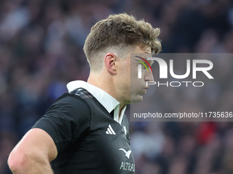 Beauden Barrett of New Zealand is in action during the Autumn Nations Series International Rugby match between England and New Zealand at Al...