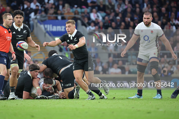 Cortez Ratima of New Zealand is in action during the Autumn Nations Series International Rugby match between England and New Zealand at Alli...