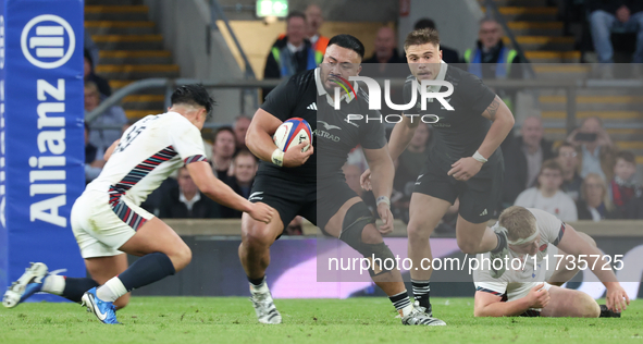 Asafo Aumua of New Zealand is in action during the Autumn Nations Series International Rugby match between England and New Zealand at Allian...