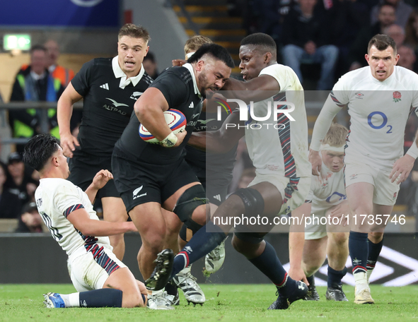 Asafo Aumua of New Zealand is tackled by England's Maro Itoje (Saracens) during the Autumn Nations Series International Rugby match between...