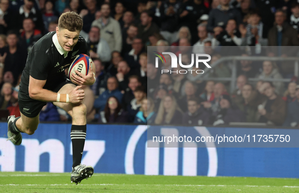 Beauden Barrett of New Zealand is in action during the Autumn Nations Series International Rugby match between England and New Zealand at Al...