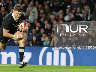 Beauden Barrett of New Zealand is in action during the Autumn Nations Series International Rugby match between England and New Zealand at Al...