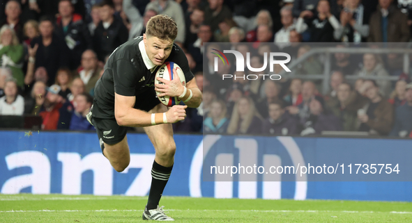 Beauden Barrett of New Zealand is in action during the Autumn Nations Series International Rugby match between England and New Zealand at Al...