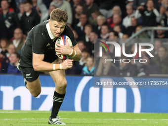 Beauden Barrett of New Zealand is in action during the Autumn Nations Series International Rugby match between England and New Zealand at Al...