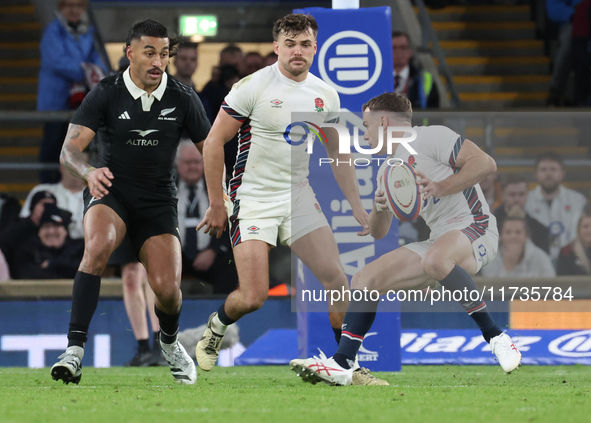 From left to right, England's Henry Slade (Exeter Chiefs) and England's George Ford (Sale Sharks) play during the Autumn Nations Series Inte...