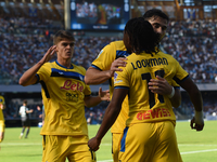 Ademola Lookman of Atalanta BC celebrates with team mates after scoring during the Serie A match between SSC Napoli and Atalanta BC at Stadi...