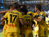 Ademola Lookman of Atalanta BC celebrates with team mates after scoring during the Serie A match between SSC Napoli and Atalanta BC at Stadi...