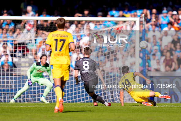 Scott McTominay of SSC Napoli hits the crossbar during the serie Serie A Enilive match between SSC Napoli and Atalanta BC at Stadio Diego Ar...