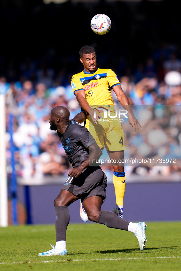 Isak Hien of Atalanta BC and Romelu Lukaku of SSC Napoli compete for the ball during the serie Serie A Enilive match between SSC Napoli and...