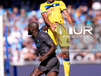 Isak Hien of Atalanta BC and Romelu Lukaku of SSC Napoli compete for the ball during the serie Serie A Enilive match between SSC Napoli and...