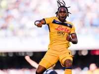 Ademola Lookman of Atalanta BC celebrates after scoring second goal during the serie Serie A Enilive match between SSC Napoli and Atalanta B...