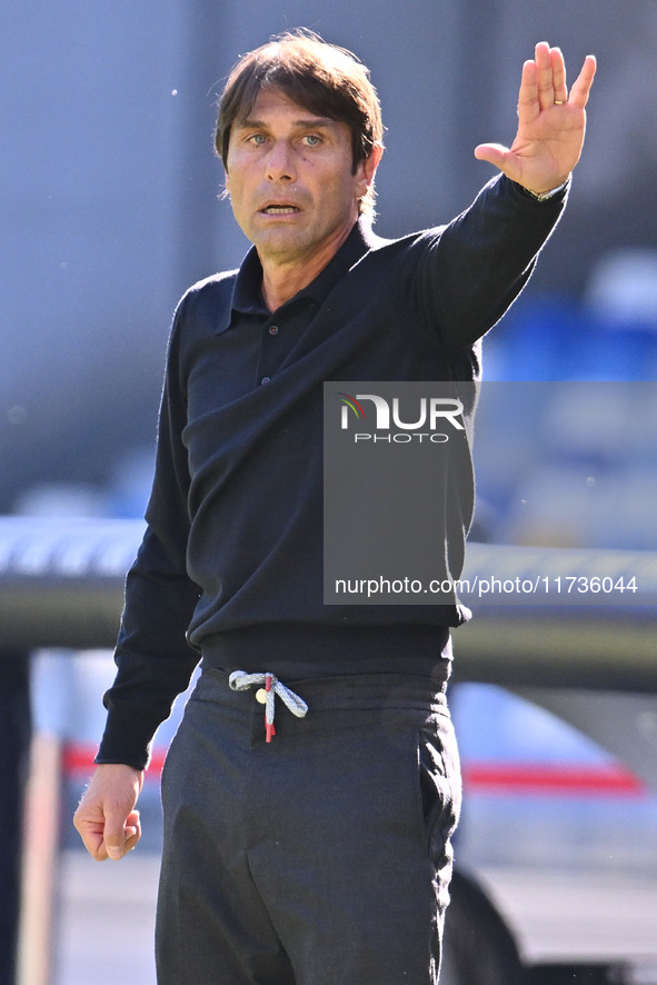 Antonio Conte coaches S.S.C. Napoli during the 11th day of the Serie A Championship between S.S.C. Napoli and Atalanta B.C. at the Diego Arm...