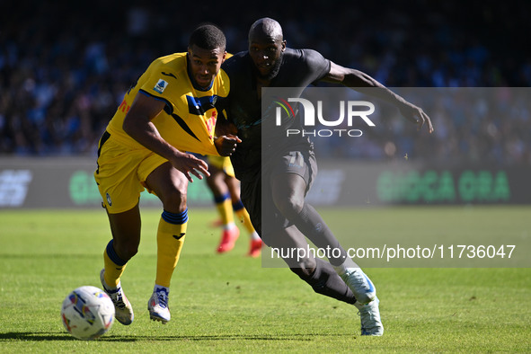 Isak Hien of Atalanta B.C. and Romelu Lukaku of S.S.C. Napoli are in action during the 11th day of the Serie A Championship between S.S.C. N...