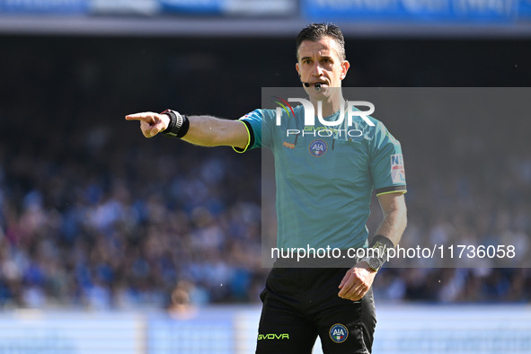 Referee Daniele Doveri officiates during the 11th day of the Serie A Championship between S.S.C. Napoli and Atalanta B.C. at the Diego Arman...