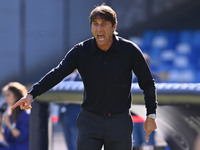 Antonio Conte coaches S.S.C. Napoli during the 11th day of the Serie A Championship between S.S.C. Napoli and Atalanta B.C. at the Diego Arm...