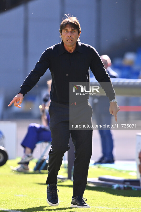 Antonio Conte coaches S.S.C. Napoli during the 11th day of the Serie A Championship between S.S.C. Napoli and Atalanta B.C. at the Diego Arm...