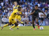 Isak Hien of Atalanta BC competes for the ball with David Neres of SSC Napoli during the Serie A match between SSC Napoli and Atalanta BC at...