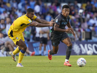 Isak Hien of Atalanta BC competes for the ball with David Neres of SSC Napoli during the Serie A match between SSC Napoli and Atalanta BC at...