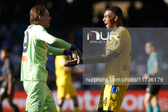 Marco Carnesecchi and Isak Hien of Atalanta BC celebrate at the end of the Serie A match between SSC Napoli and Atalanta BC at Stadio Diego...