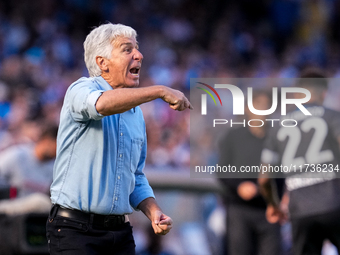 Gian Piero Gasperini Head Coach of Atalanta BC yells during the serie Serie A Enilive match between SSC Napoli and Atalanta BC at Stadio Die...