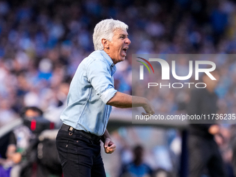 Gian Piero Gasperini Head Coach of Atalanta BC yells during the serie Serie A Enilive match between SSC Napoli and Atalanta BC at Stadio Die...