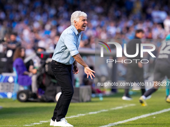 Gian Piero Gasperini Head Coach of Atalanta BC yells during the serie Serie A Enilive match between SSC Napoli and Atalanta BC at Stadio Die...