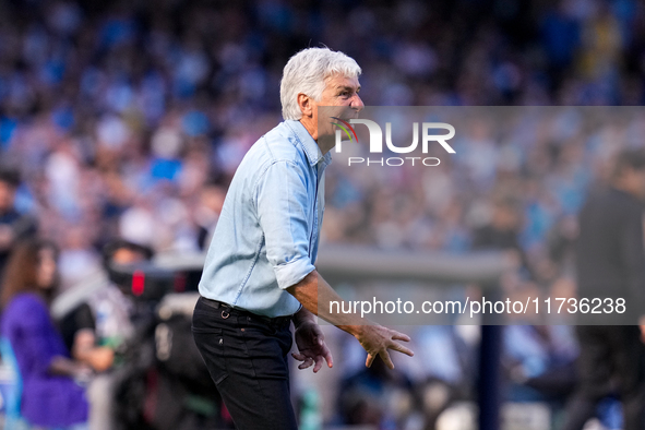 Gian Piero Gasperini Head Coach of Atalanta BC looks on during the serie Serie A Enilive match between SSC Napoli and Atalanta BC at Stadio...