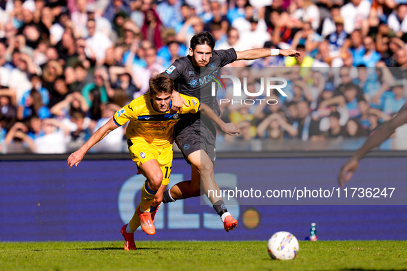 Khvicha Kvaratskhelia of SSC Napoli and Charles De Ketelaere of Atalanta BC compete for the ball during the serie Serie A Enilive match betw...