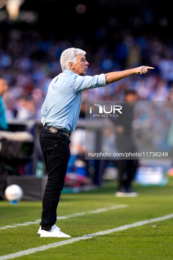 Gian Piero Gasperini Head Coach of Atalanta BC gestures during the serie Serie A Enilive match between SSC Napoli and Atalanta BC at Stadio...