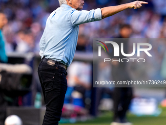 Gian Piero Gasperini Head Coach of Atalanta BC gestures during the serie Serie A Enilive match between SSC Napoli and Atalanta BC at Stadio...