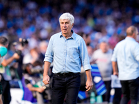 Gian Piero Gasperini Head Coach of Atalanta BC looks on during the serie Serie A Enilive match between SSC Napoli and Atalanta BC at Stadio...