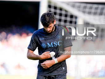 Khvicha Kvaratskhelia of SSC Napoli leaves the pitch dejected during the serie Serie A Enilive match between SSC Napoli and Atalanta BC at S...