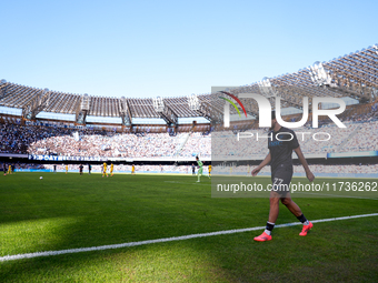 Khvicha Kvaratskhelia of SSC Napoli leaves the pitch dejected during the serie Serie A Enilive match between SSC Napoli and Atalanta BC at S...