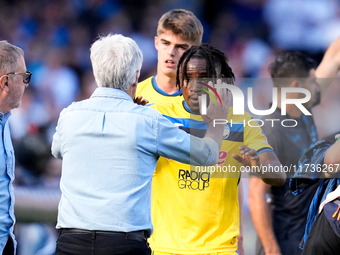 Gian Piero Gasperini Head Coach of Atalanta BC gives an high five to Ademola Lookman of Atalanta BC during the serie Serie A Enilive match b...