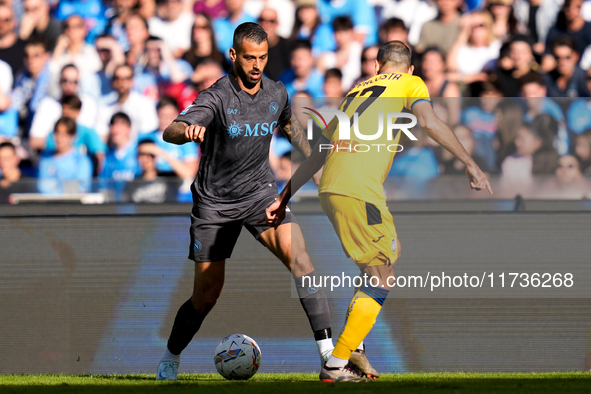 Leonardo Spinazzola of SSC Napoli and Davide Zappacosta of Atalanta BC compete for the ball during the serie Serie A Enilive match between S...