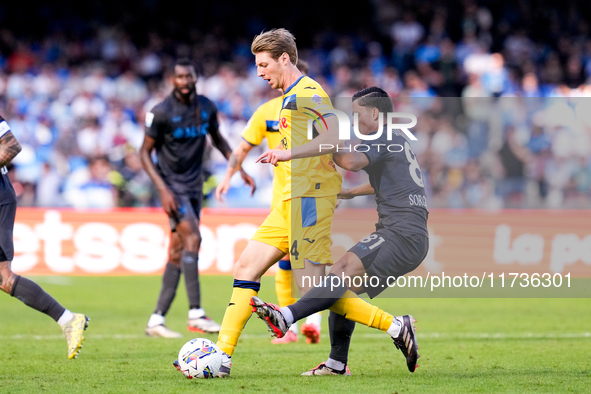 Marco Brescianini of Atalanta BC and Giacomo Raspadori of SSC Napoli compete for the ball during the serie Serie A Enilive match between SSC...