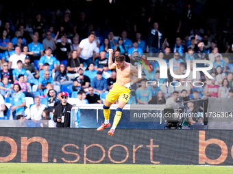 Mateo Retegui of Atalanta BC celebrates after scoring third goal during the serie Serie A Enilive match between SSC Napoli and Atalanta BC a...