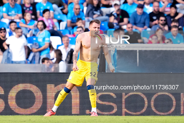 Mateo Retegui of Atalanta BC celebrates after scoring third goal during the serie Serie A Enilive match between SSC Napoli and Atalanta BC a...