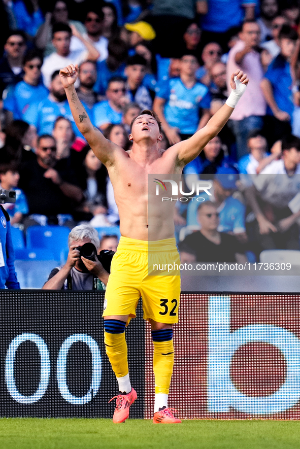 Mateo Retegui of Atalanta BC celebrates after scoring third goal during the serie Serie A Enilive match between SSC Napoli and Atalanta BC a...