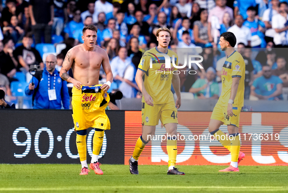 Mateo Retegui of Atalanta BC celebrates after scoring third goal during the serie Serie A Enilive match between SSC Napoli and Atalanta BC a...