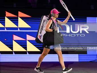 RIYADH, SAUDI ARABIA - NOVEMBER 03: Iga Swiatek of Poland arrives ahead of her match against Barbora Krejcikovas of Czech Republic on day 2...