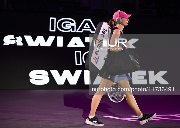 RIYADH, SAUDI ARABIA - NOVEMBER 03: Iga Swiatek of Poland arrives ahead of her match against Barbora Krejcikovas of Czech Republic on day 2...