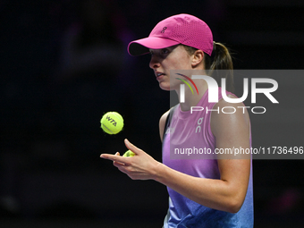 RIYADH, SAUDI ARABIA - NOVEMBER 03: Iga Swiatek of Poland during her match against Barbora Krejcikovas of Czech Republic on day 2 of the 202...