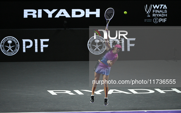 RIYADH, SAUDI ARABIA - NOVEMBER 03: Iga Swiatek of Poland during her match against Barbora Krejcikovas of Czech Republic on day 2 of the 202...