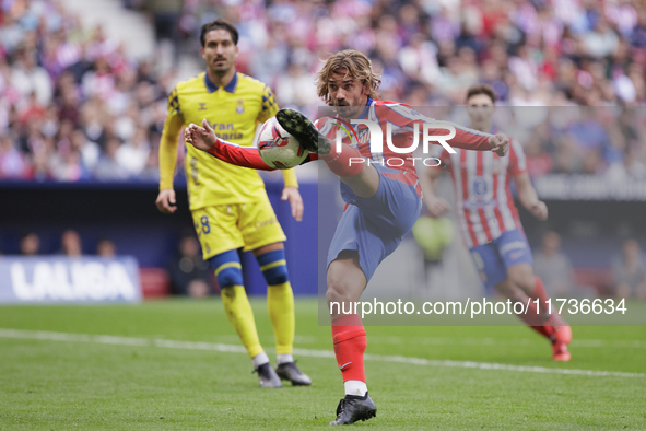 In Madrid, Spain, on November 3, Antoine Griezmann of Atletico de Madrid attempts a shot during the La Liga 2024/25 match between Atletico d...