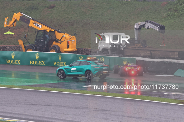 Franco Colapinto of Argentina drives the (43) Williams Racing FW46 Mercedes and crashes during the Formula 1 Lenovo Grande Premio De Sao Pau...