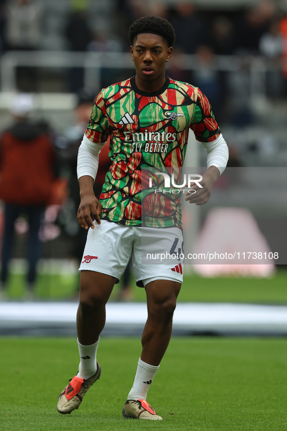 Arsenal's Myles Lewis-Skelly warms up during the Premier League match between Newcastle United and Arsenal at St. James's Park in Newcastle,...