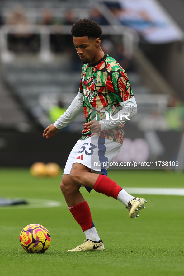 Ethan Nwaneri warms up during the Premier League match between Newcastle United and Arsenal at St. James's Park in Newcastle, United Kingdom...