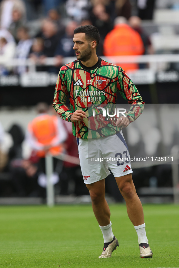 Mikel Merino warms up during the Premier League match between Newcastle United and Arsenal at St. James's Park in Newcastle, England, on Nov...