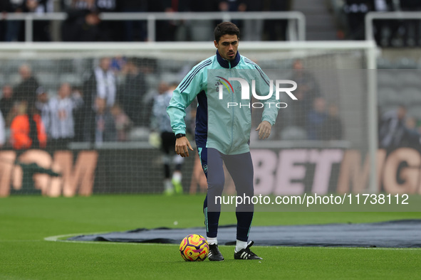 Arsenal Assistant Coach Carlos Cuesta is present during the Premier League match between Newcastle United and Arsenal at St. James's Park in...